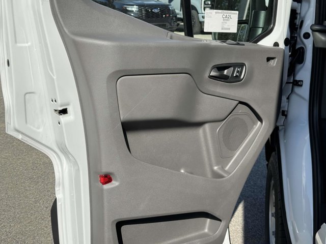 Vehicle image 21 of 25