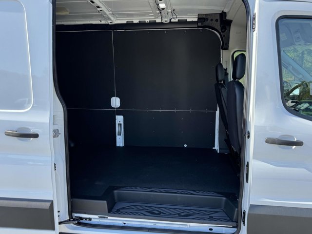 Vehicle image 18 of 25
