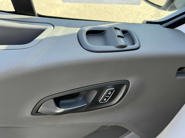 Vehicle image 22 of 25
