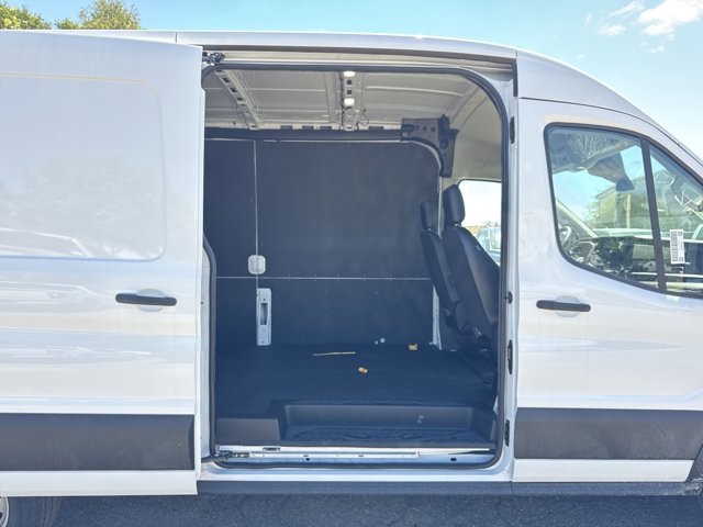 Vehicle image 27 of 31