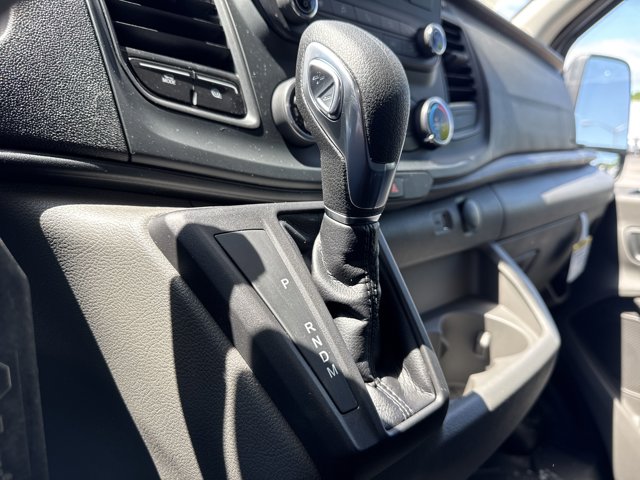 Vehicle image 21 of 31