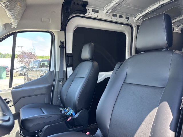 Vehicle image 25 of 31
