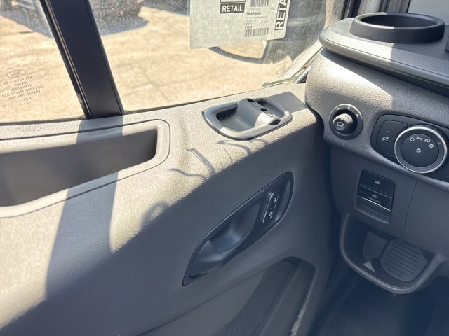 Vehicle image 23 of 31