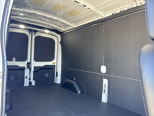 Vehicle image 28 of 31