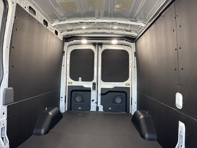Vehicle image 26 of 31