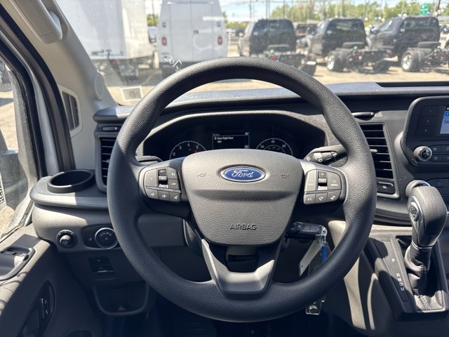 Vehicle image 13 of 31