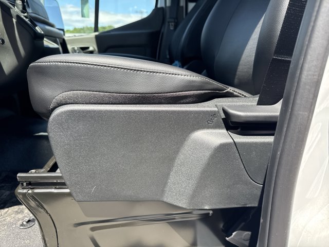 Vehicle image 24 of 31