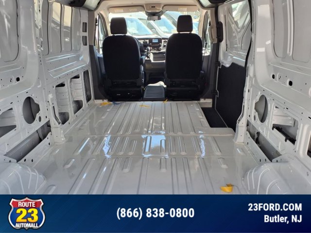 Vehicle image 8 of 10