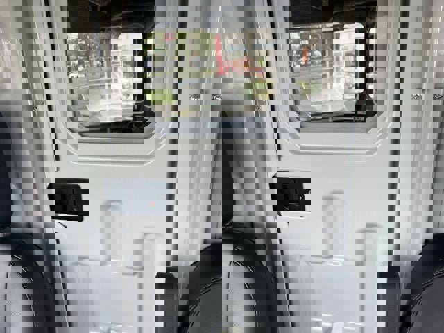 Vehicle image 10 of 13