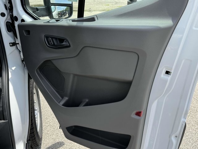 Vehicle image 18 of 33