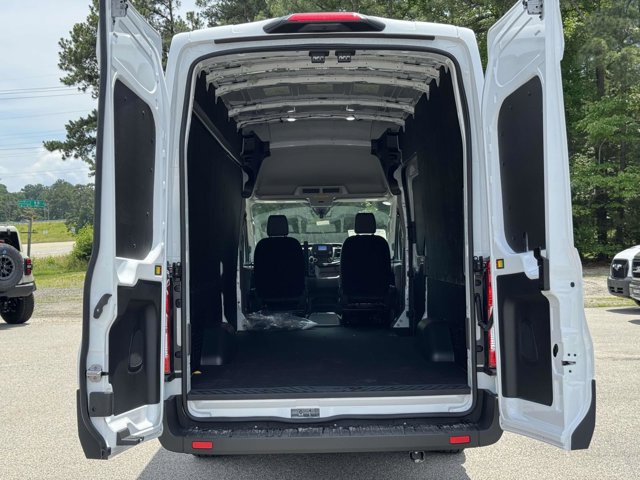 Vehicle image 21 of 33
