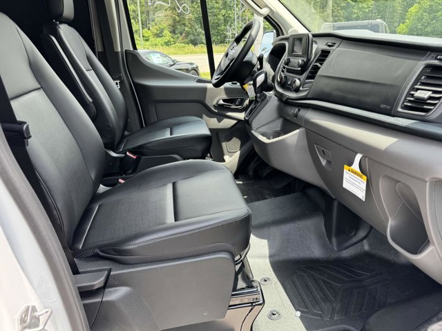 Vehicle image 19 of 33