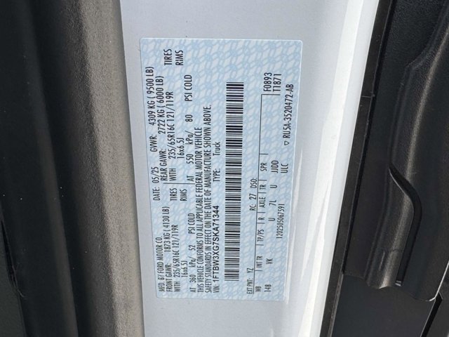 Vehicle image 27 of 33