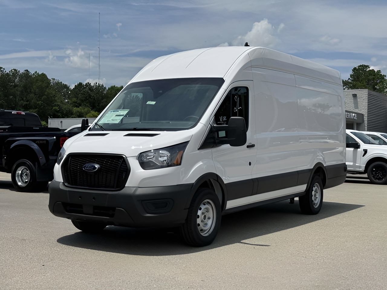 Vehicle image 28 of 33