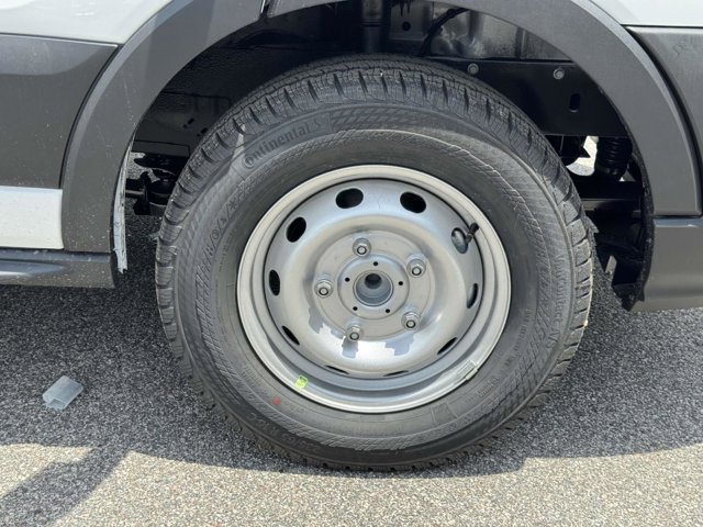 Vehicle image 26 of 33
