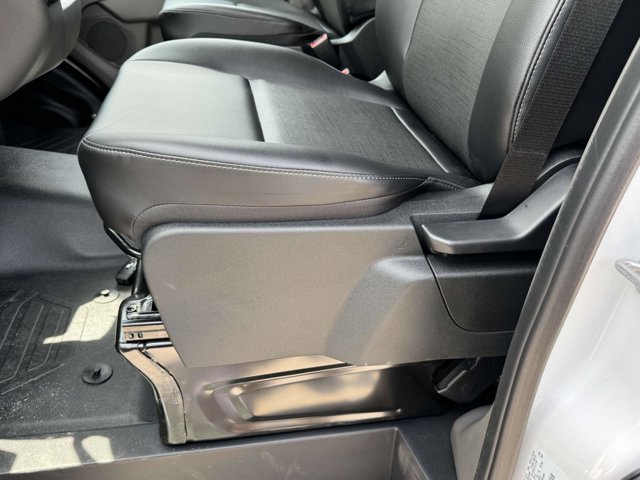 Vehicle image 24 of 33