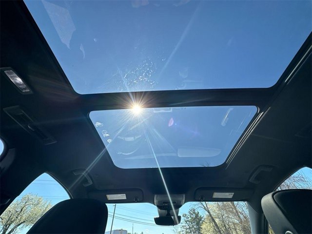 Vehicle image 21 of 26