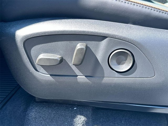Vehicle image 11 of 26