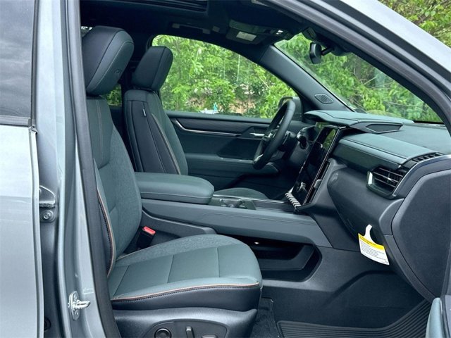 Vehicle image 24 of 26