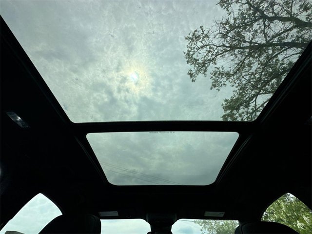 Vehicle image 20 of 26
