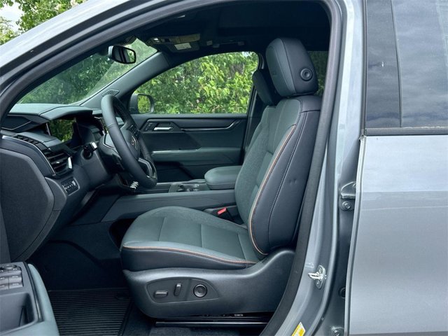 Vehicle image 10 of 26