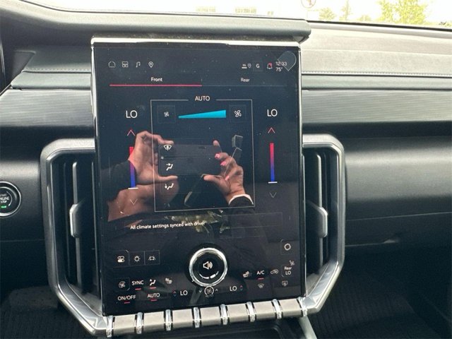 Vehicle image 18 of 26