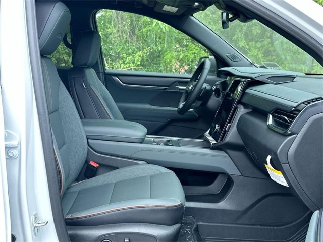 Vehicle image 24 of 26