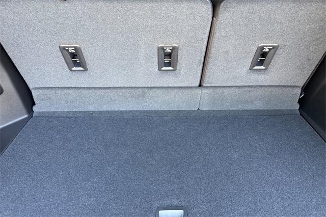 Vehicle image 18 of 36