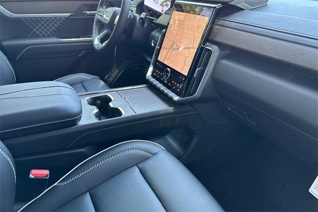 Vehicle image 19 of 36