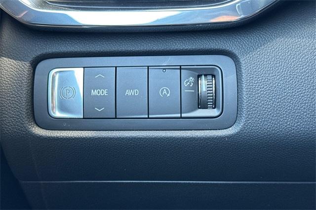 Vehicle image 33 of 36
