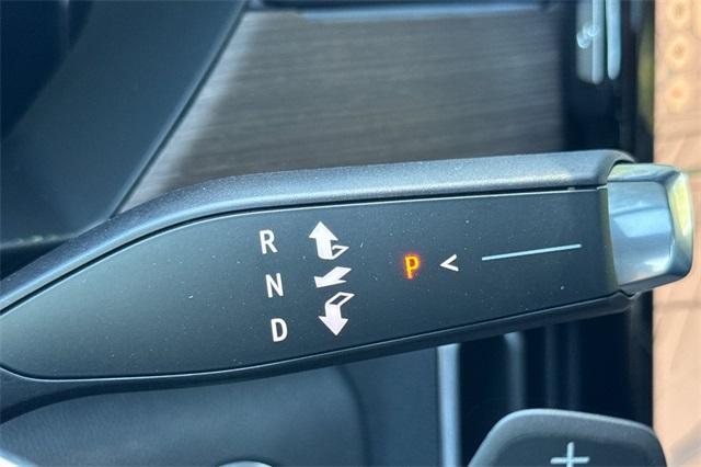 Vehicle image 27 of 36
