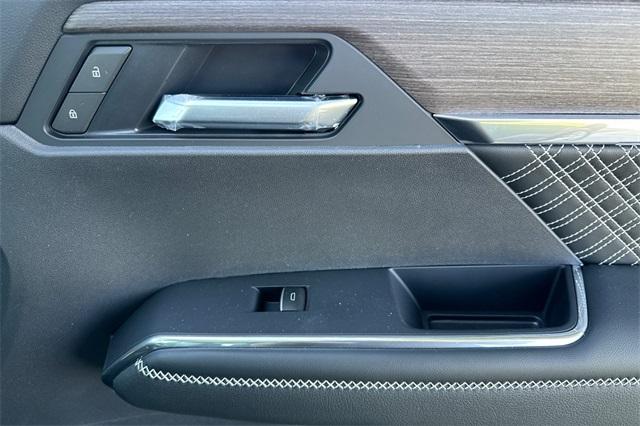 Vehicle image 21 of 36