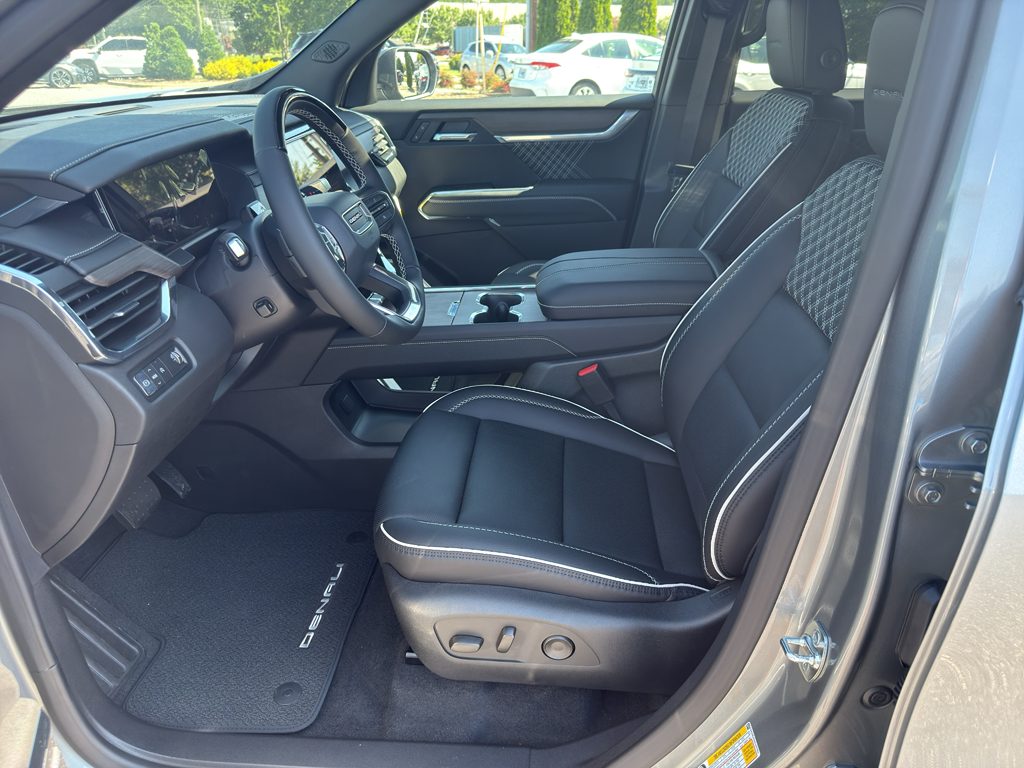 Vehicle image 11 of 24