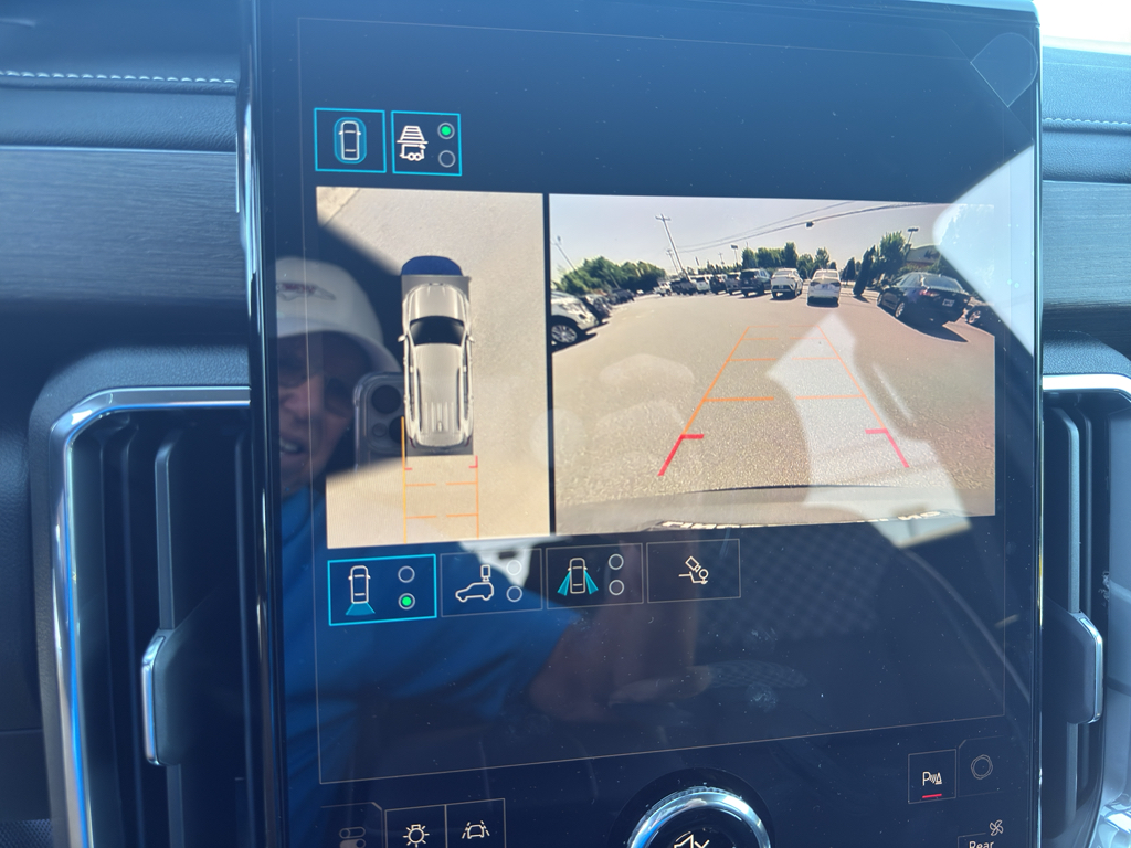 Vehicle image 18 of 24
