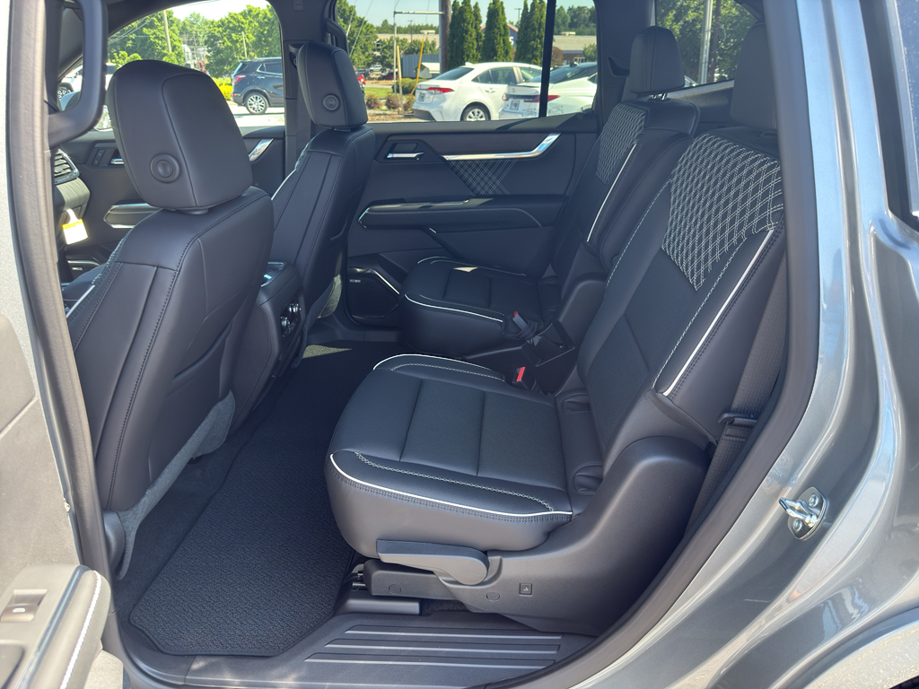 Vehicle image 10 of 24