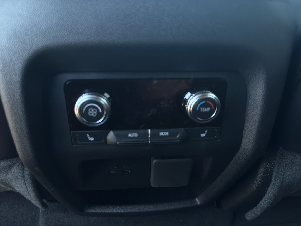 Vehicle image 20 of 24