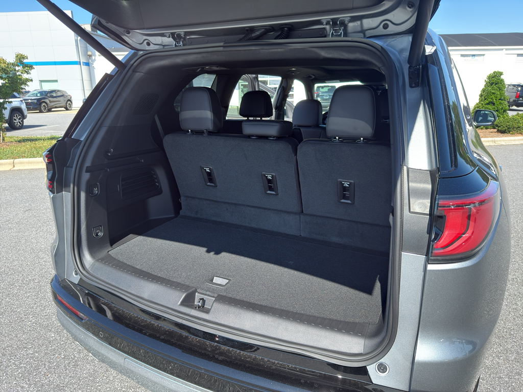 Vehicle image 8 of 24