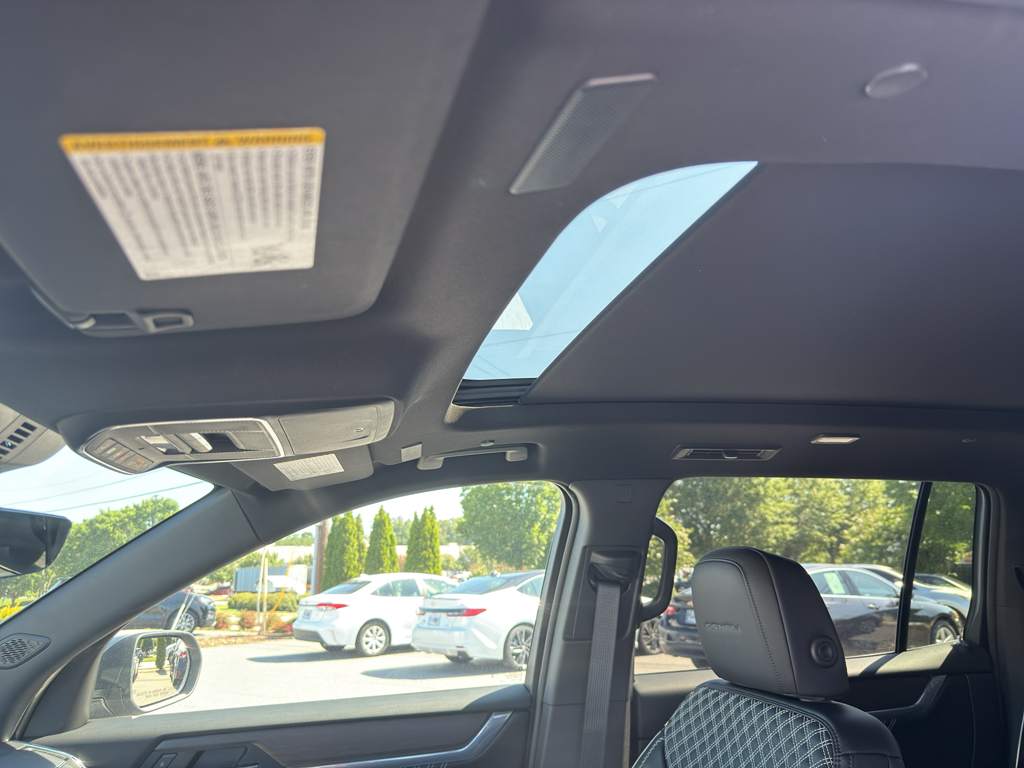 Vehicle image 23 of 24
