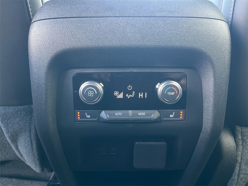 Vehicle image 14 of 41