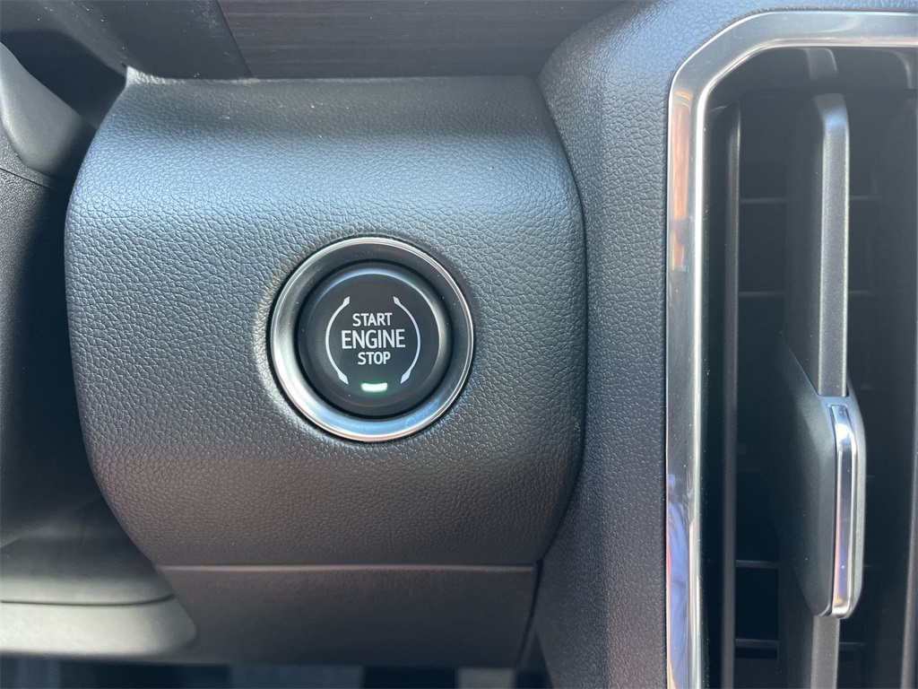 Vehicle image 25 of 41