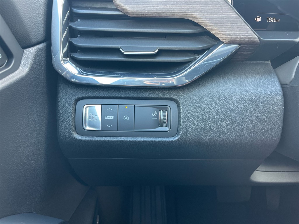Vehicle image 26 of 41