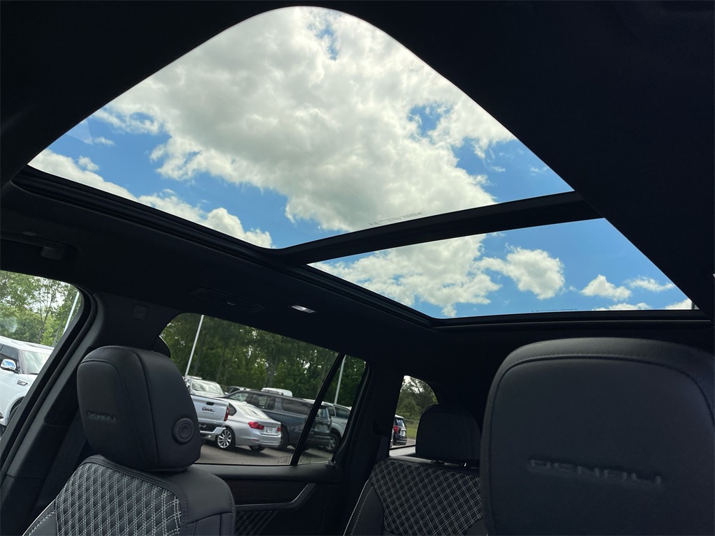 Vehicle image 12 of 41