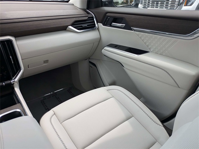 Vehicle image 18 of 32