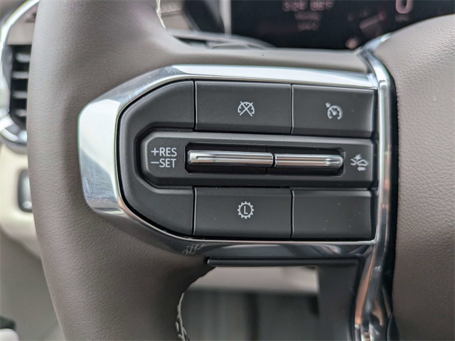 Vehicle image 27 of 32