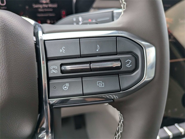 Vehicle image 28 of 32