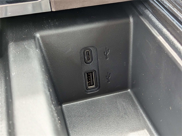 Vehicle image 24 of 32