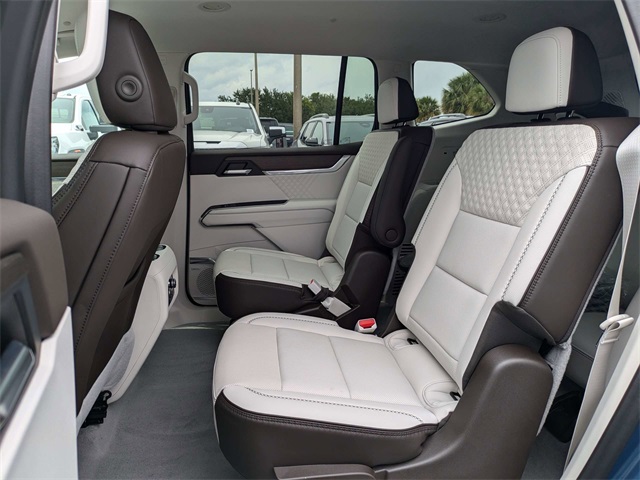 Vehicle image 15 of 32
