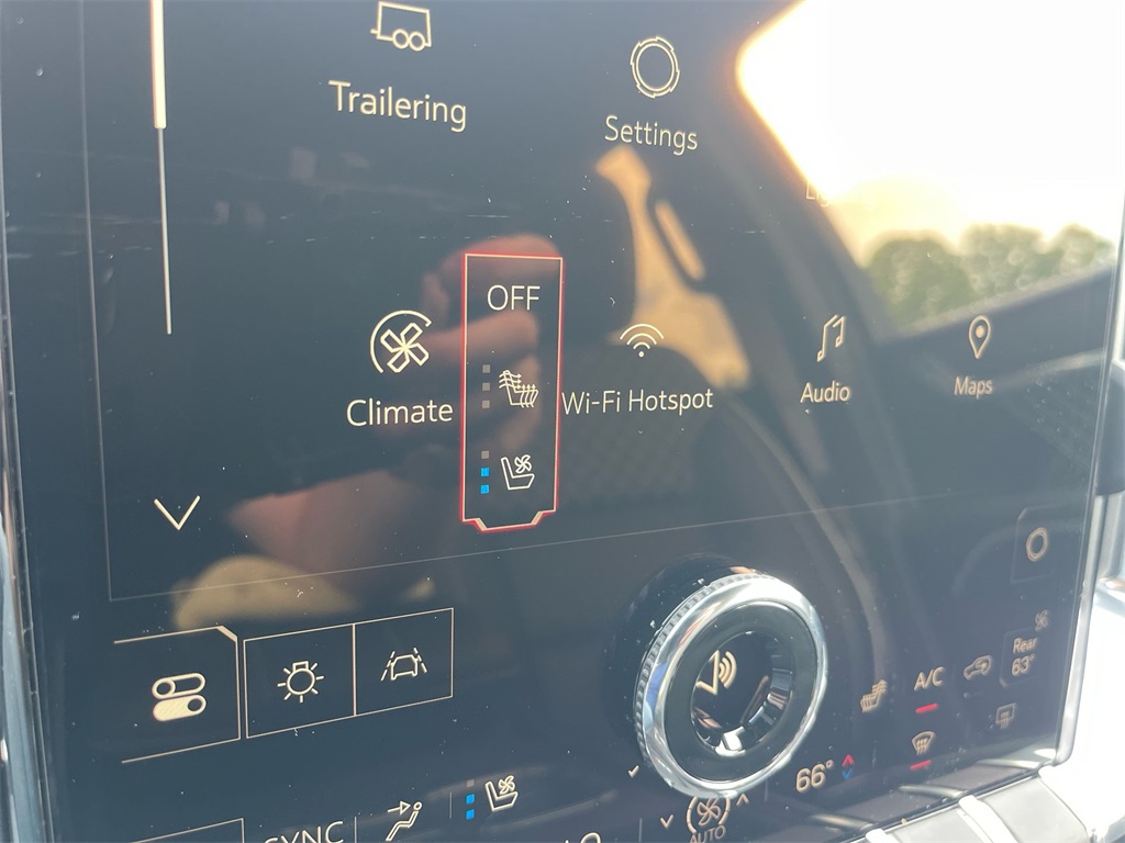 Vehicle image 24 of 42