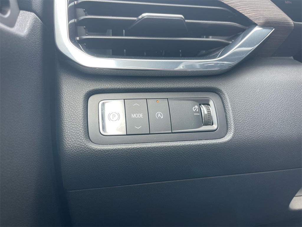 Vehicle image 26 of 42