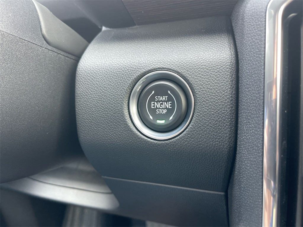Vehicle image 25 of 42
